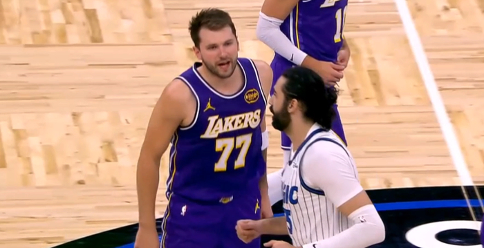 湖人险胜魔术东契奇技术犯规引禁赛风波 比塔泽