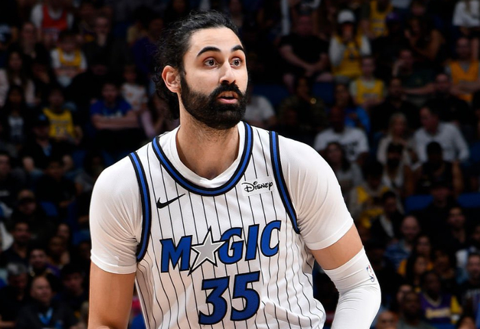 湖人险胜魔术东契奇技术犯规引禁赛风波 比塔泽