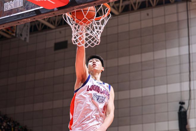 科尔首秀难救主 广州双杀同曦终结五连败