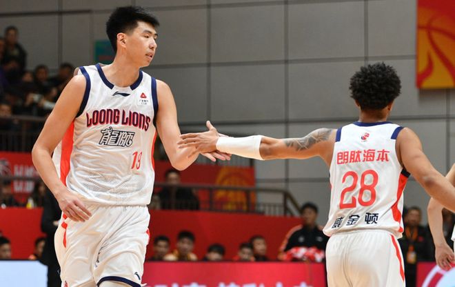 科尔首秀难救主 广州双杀同曦终结五连败